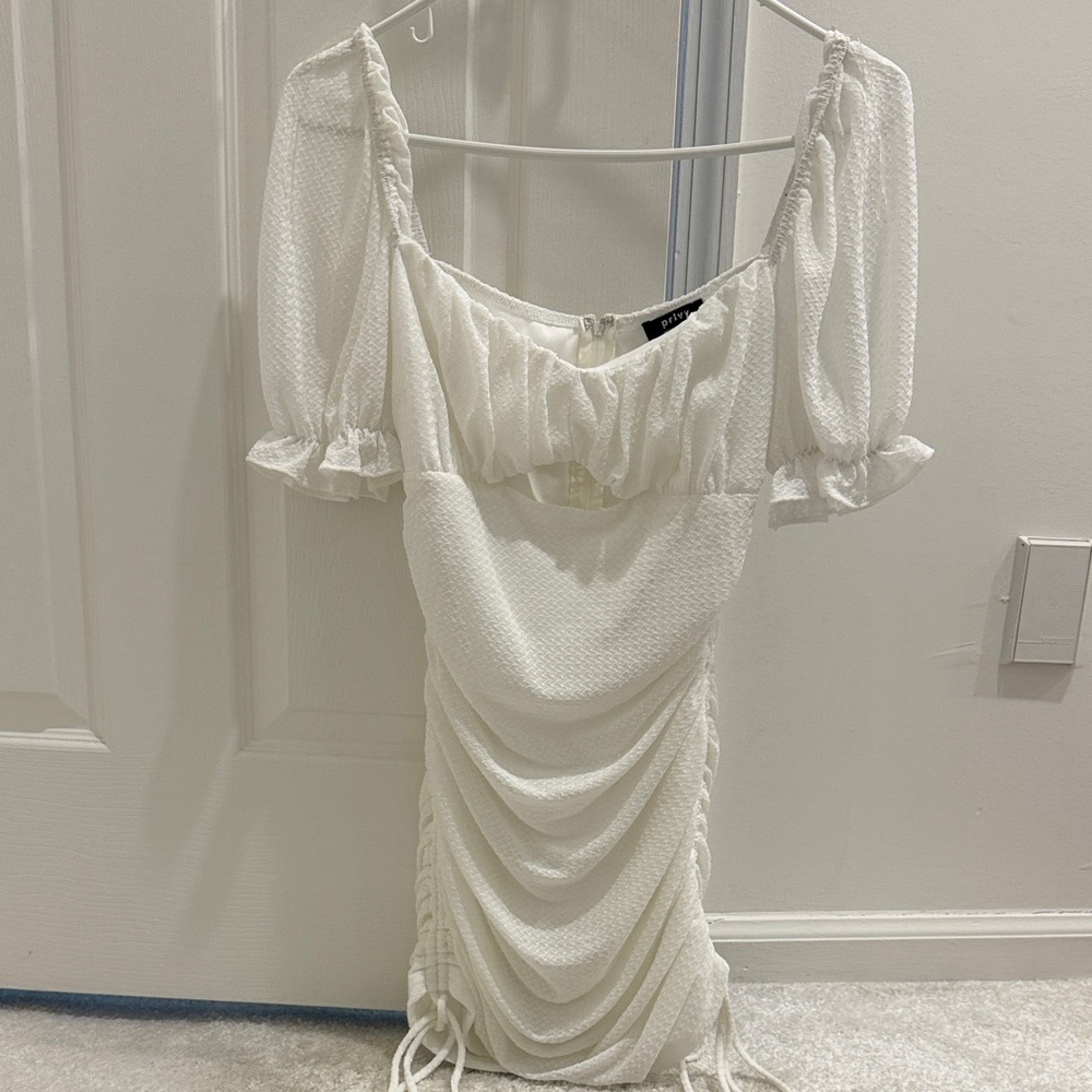 Privy White Textured short Sleeve Dress. Ruching on side. Size large